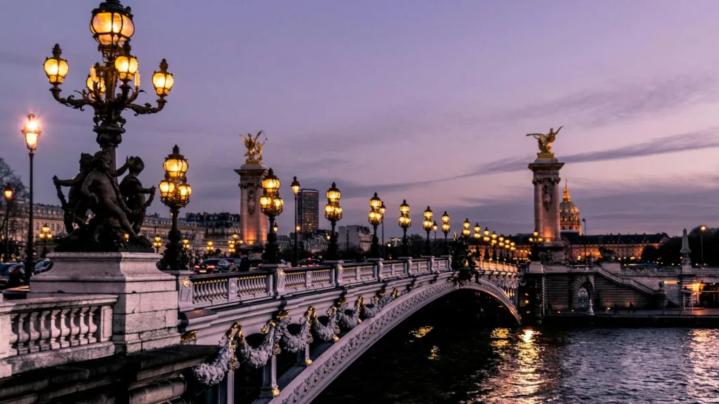 Bridge over the Seine in Paris at dusk
